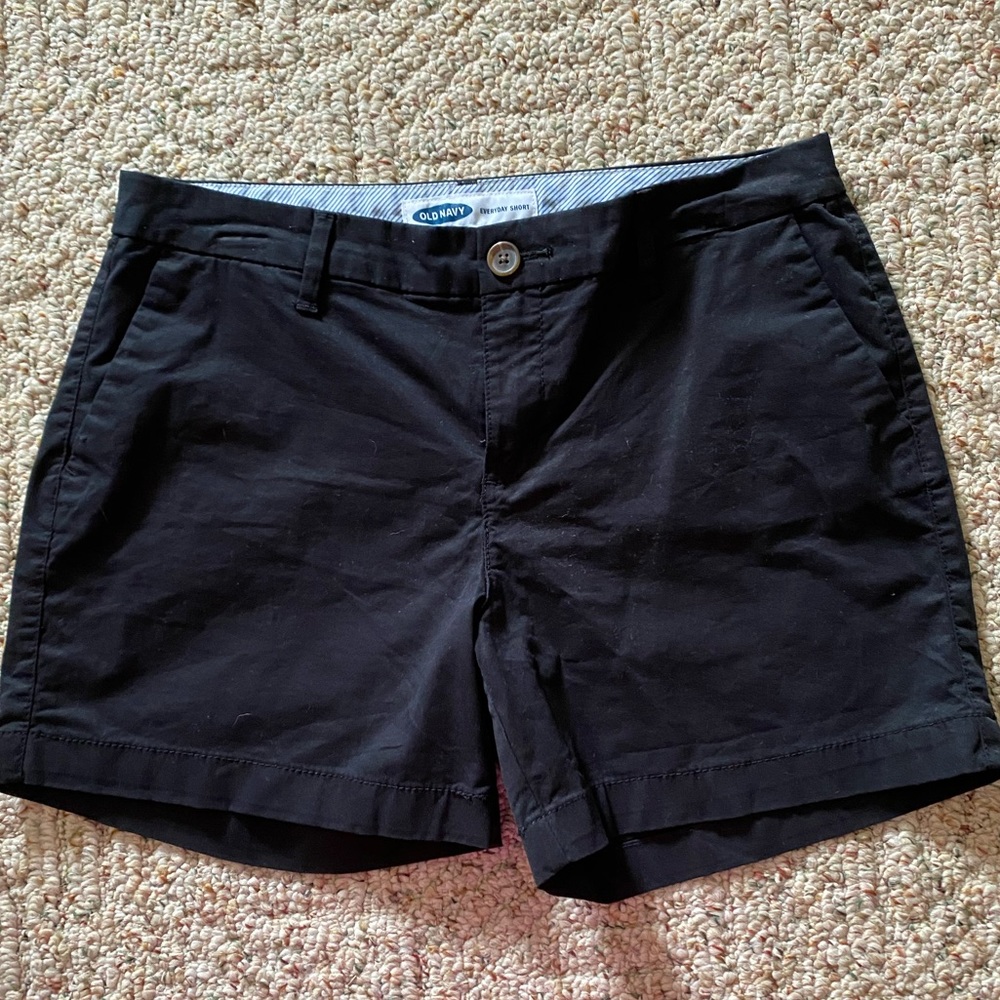 Old Navy women’s black shorts. Size 4